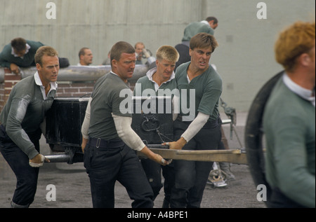 Les canonniers de la Fleet Air Arm TRAIN POUR LE TOURNOI ROYAL LES CANONNIERS DE LA CONCURRENCE À LEUR BASE À LEE le Solent, en Angleterre. Banque D'Images