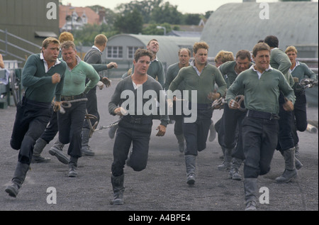 Les canonniers de la Fleet Air Arm TRAIN POUR LE TOURNOI ROYAL LES CANONNIERS DE LA CONCURRENCE À LEUR BASE À LEE LE SOLENT. Banque D'Images