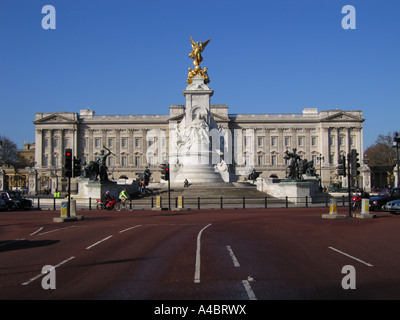 Le palais de Buckingham et Victoria Monument City of westminster Central London UK Banque D'Images