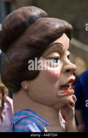 Femme cabezudo, (grand-chef), Dia del n°1 (jour de pyjama), Puerto Viejo (vieux port) Algorta, côte Basque, Pays Basque Banque D'Images