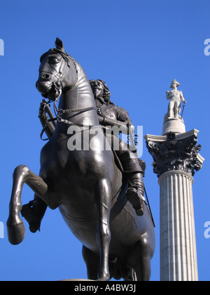 Nelson s Colonne et Statue du Roi Charles I Trafalgar Square City of Westminster London UK Banque D'Images