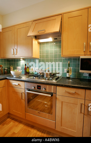 Appartement Bord de mer moderne télévision Ile de Wight Angleterre Royaume-uni Grande-Bretagne Banque D'Images