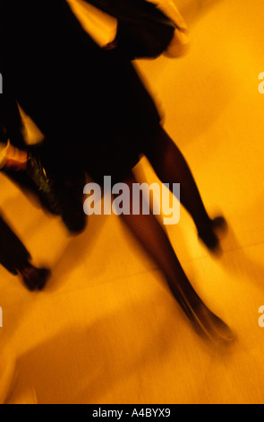 Businesswoman Walking in Grand Central Station de train en mouvement aller New York USA Banque D'Images