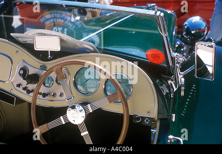 MG TD 1950 Vue aérienne de la planche de bord et bonnet Banque D'Images