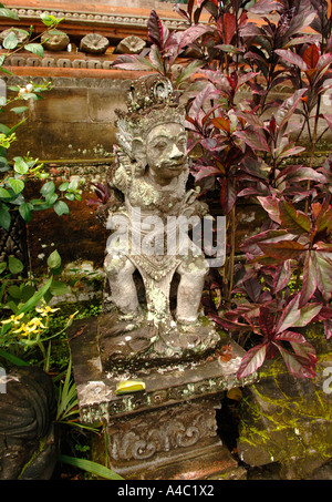 Statue de pierre à Pura Taman Saraswati palace près de Cafe Lotus Ubud, Bali Indonésie Banque D'Images