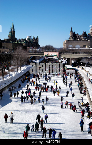 Patineurs sur le canal Rideau durant le bal Banque D'Images