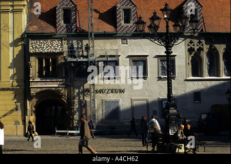 Bratislava, Slovaquie. La réparation des accidents de l'extérieur du musée dans l'Ancien hôtel de ville. Banque D'Images