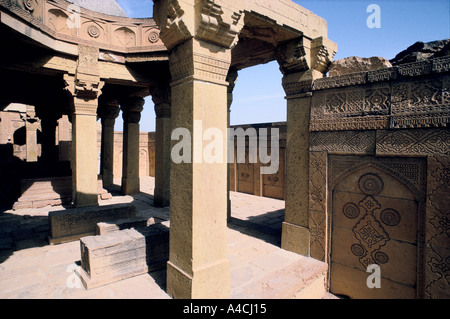 Sculptures sur pierre dans l'antique nécropole de Makli près de Thatta, Pakistan, 1990. Banque D'Images