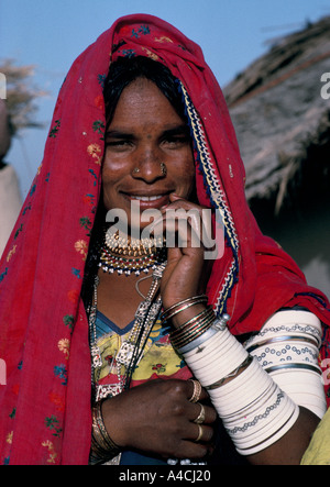 Une femme Cholistani dans le désert du Cholistan, le néerlandais près de Punjab, Pakistan. Banque D'Images