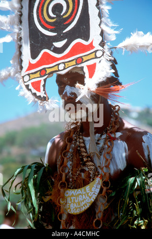 Hiri Moale Gogooala Festival tribesman dans la peinture de la guerre effectue des danses traditionnelles Banque D'Images