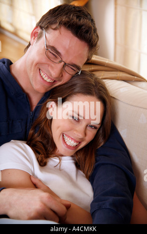 Young couple relaxing at home Banque D'Images