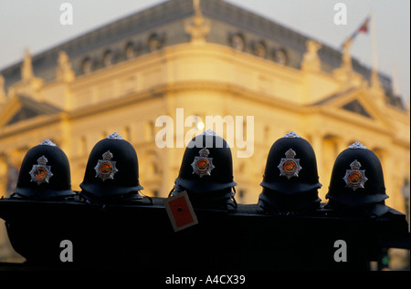 Chapeau de police JOUET À VENDRE À CALER SUR Street, Londres Banque D'Images