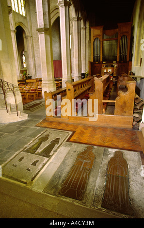 UK Gloucestershire Northleach Wool brasses dans l'église des Saints Pierre et Paul Banque D'Images