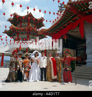 Couple de mariés à l'Thean Hou Temple chinois à Kuala Lumpur Malaisie Asie Banque D'Images