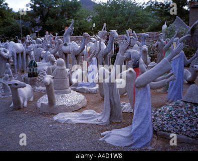 La maison Owl à Nieu Bethesda une ville Karoo près de Graaff Reinet, Afrique du Sud. Figures de verre et de ciment Banque D'Images