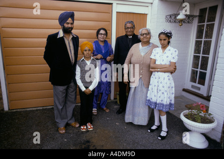 Un portrait d'une famille asiatique dans l'ouest de Londres, Royaume-Uni Banque D'Images