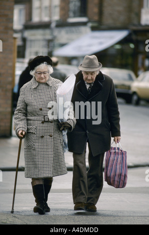 Un vieux couple à Frinton and-sur-Mer, France Banque D'Images