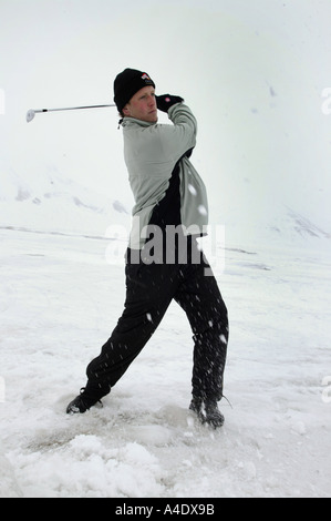John Wells - La gagnante du championnat de golf de glace 2004 Drambuie à Svalbard, Norvège. Banque D'Images