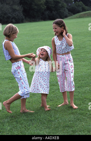 Groupe de filles rient ensemble Banque D'Images