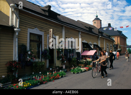 La vieille ville de Porvoo Finlande shopping street flower shop Banque D'Images