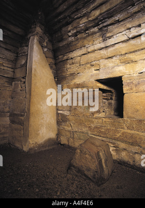 Dh chambre funéraire de MAESHOWE sépulture néolithique des Orcades pierre bloc intérieur chambre ecosse cairn chambré mound Banque D'Images