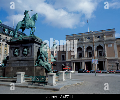 Statue équestre de Gustave-adolphe, Gustav Adolfs Torg avec l'Opéra au-delà, Norrmalm, Stockholm, Suède. Banque D'Images
