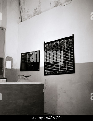 Les villes du monde. Un shop dans la ville de Trinidad à Cuba en Amérique centrale. Culture Voyage Amérique Latine Banque D'Images