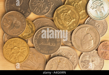 Haut Vue d'angle de pièces de divers pays Banque D'Images