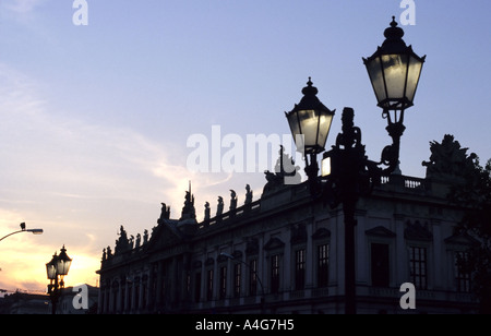 Vue de le musée d'histoire allemande - zeughaus ( Deutsches Historisches Museum Berlin, Germany), situé à l'avenue Unter den Linden Banque D'Images