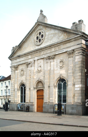 Façade italienne victorienne historique du XIXe siècle de Newbury Corn Exchange Grade II, bâtiment classé aujourd'hui utilisé comme centre artistique de 400 places Berkshire Angleterre Royaume-Uni Banque D'Images