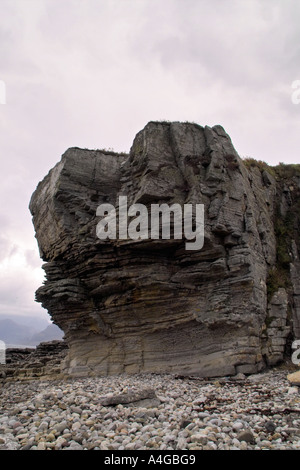 Les roches altérées sur la plage à Elgol, île de Skye, l'ouest des Highlands, Ecosse, Banque D'Images