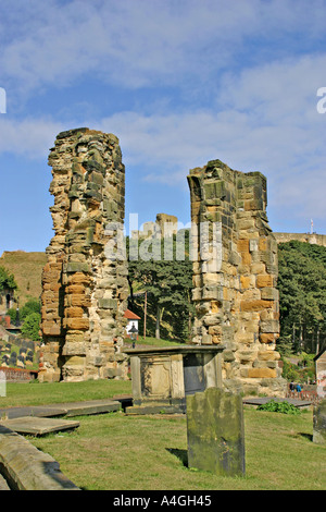 St Marys Parish Church Scarborough North Yorkshire UK Vue de Château ruiné de Quire Banque D'Images