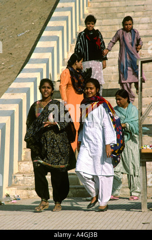 Sind Pakistan Karachi Femmes visiteurs à Paradise Point Beach Banque D'Images