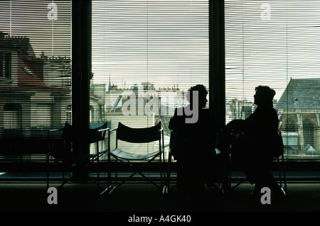 France Paris Musée d'Art Moderne Centre Pompidou avec les gens de l'intérieur Banque D'Images