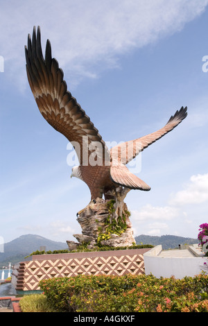 La Malaisie Kedah Langkawi Kuah sculpture aigle de mer front de mer Banque D'Images