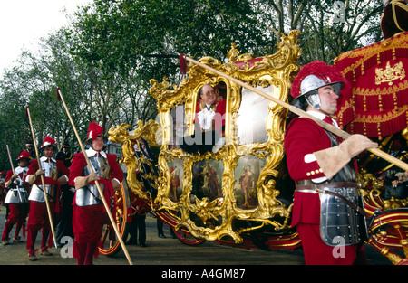 UK London Lord Maire Maire montrer dans son chariot Banque D'Images