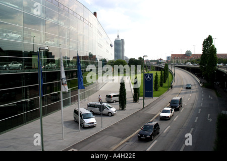 Daimler Chrysler House et tour de la ville de Munich Bavaria Allemagne Banque D'Images