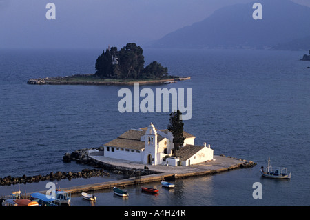 Vue sur le monastère de Vlachernes Kanoni, Corfou, Grèce Banque D'Images