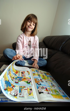 Bande dessinée, comics, bande dessinée lecture fille Banque D'Images