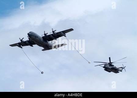 Hercules Lockheed MC 130P et 53Sikorsky MH M'ouvrir à l'IAT IV faible Banque D'Images