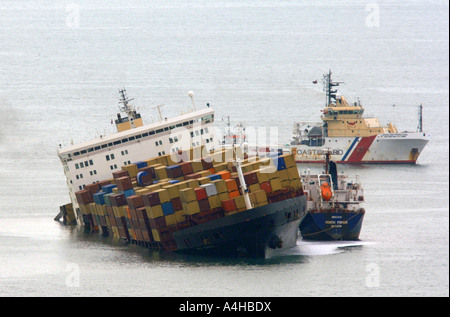 Porte-conteneurs MSC Napoli échoué au large de Branscombe, Devon en Grande-Bretagne UK Banque D'Images