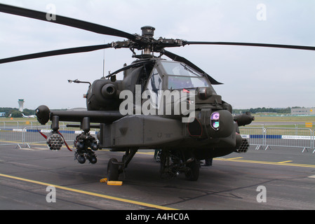 Apache Longbow Boeing s'assoit sur le tarmac aux 2004 Farnborough Banque D'Images