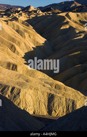 Au crépuscule, Zabriskie Point Death Valley National Park, États-Unis Banque D'Images