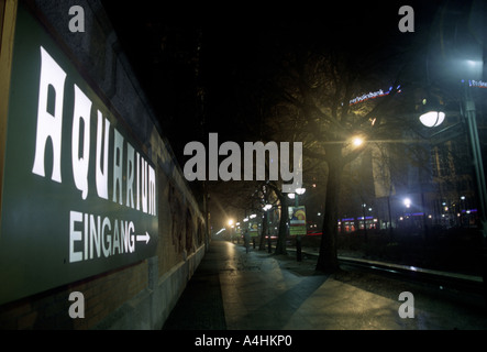 Panneau de l'aquarium du zoo de Berlin dans la rue budapester Banque D'Images