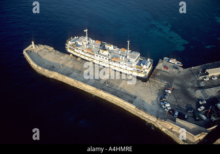 Ferry de Malte à Gozo dans le port Banque D'Images