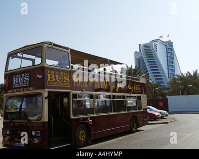 Dubaï, Le Big Bus Company, Tourbus, les visites touristiques, l'hôtel Jumeirah Beach Hotel Banque D'Images