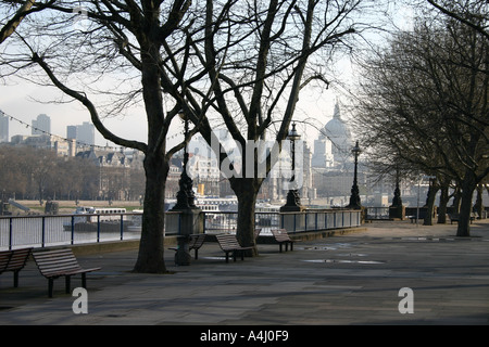 London South Bank un dimanche matin Banque D'Images