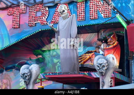 Ghost Train sur la jetée Est. Brighton, Angleterre, RU Banque D'Images