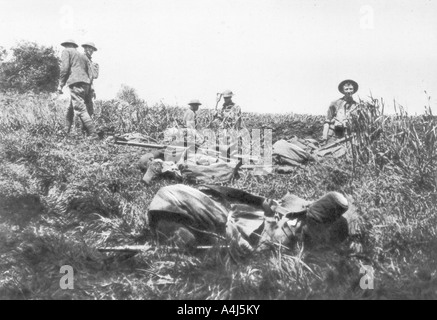 Les marines américains de creuser des tranchées, Lucy-le-Bocage, France, 1 juin, 1918. Artiste : Inconnu Banque D'Images