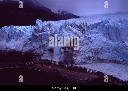 La Patagonie argentine 6 Déc 03 accidents de glace face vers le bas du Glacier Perito Moreno dans le parc national Los Glaciares, près d'El Calafate Sant Banque D'Images